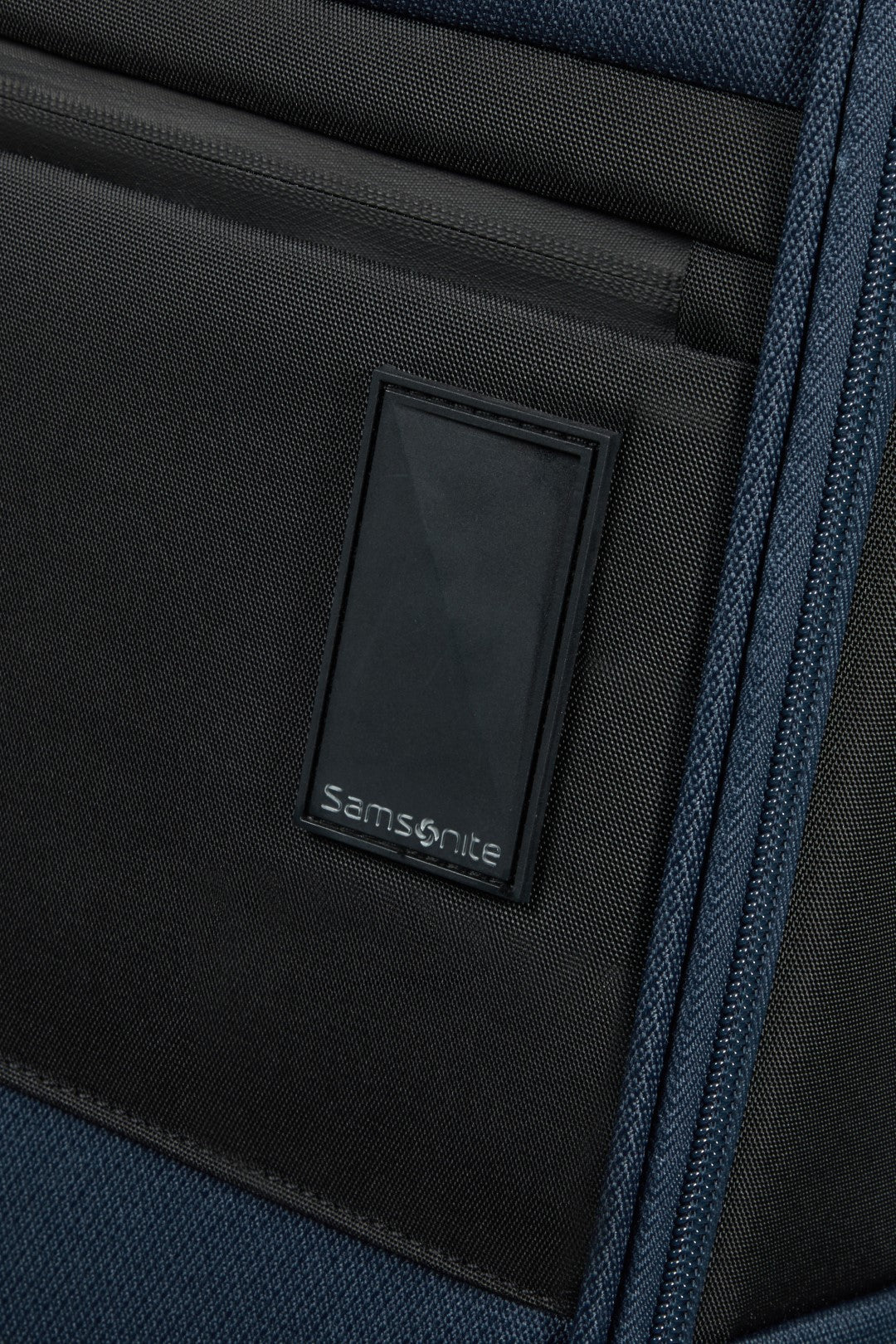 Samsonite Vaycay 77cm 4-Wheel Large Expandable Suitcase