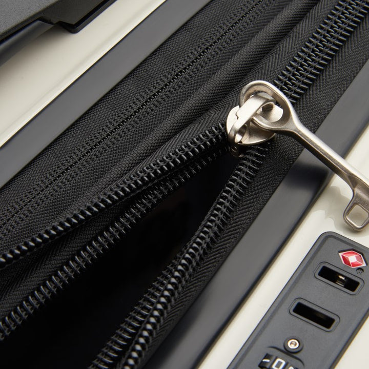 Delsey Shadow 5.0 66cm 4-Wheel Expandable Suitcase