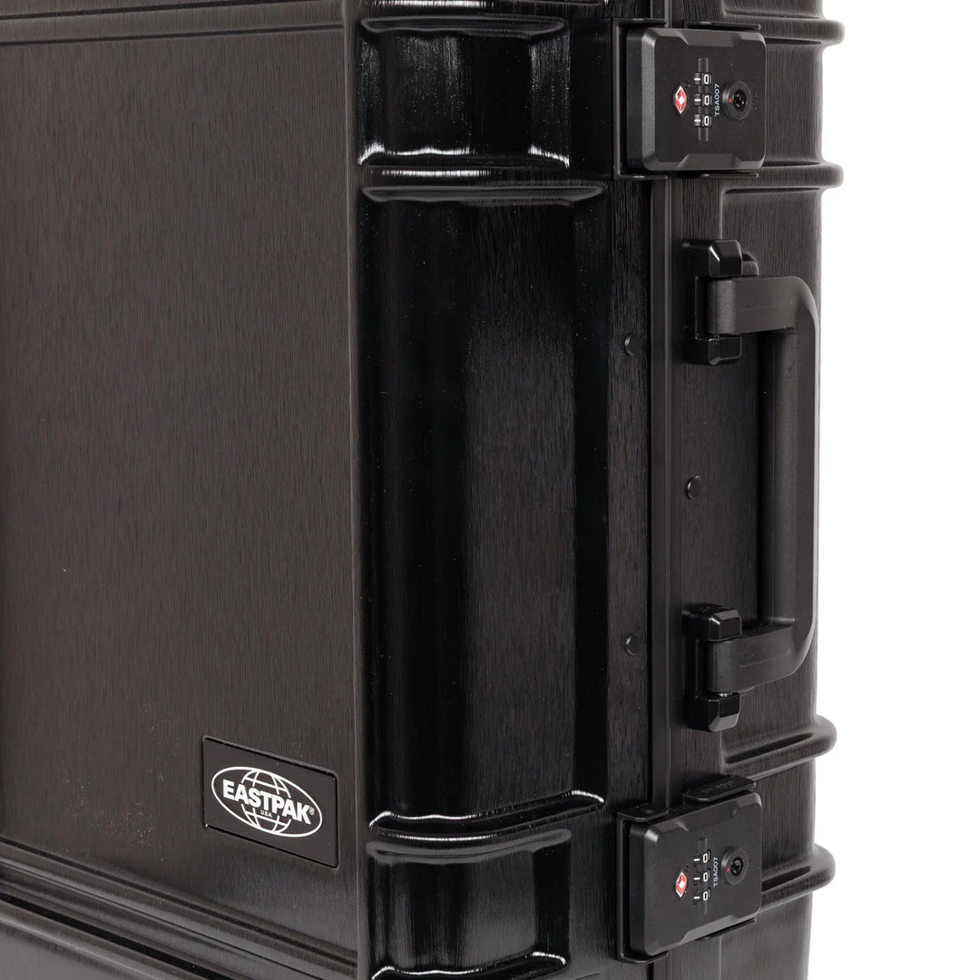 Eastpak Resist'R 68cm 4-Wheel Medium Suitcase