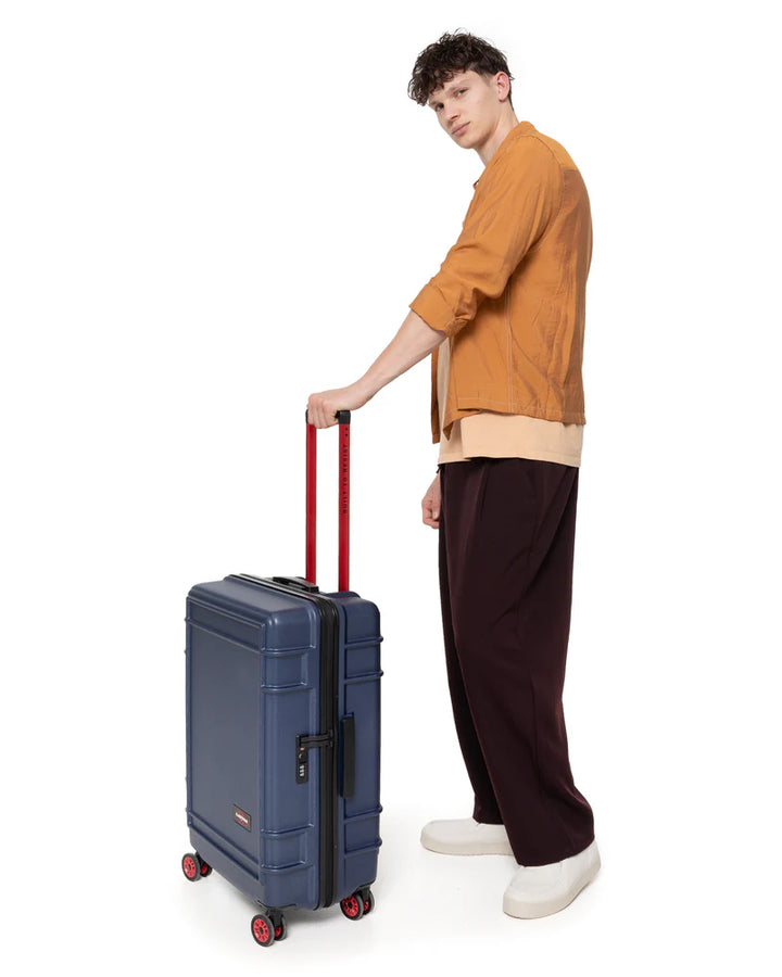 Eastpak Resist'R Zip 68cm 4-Wheel Medium Suitcase