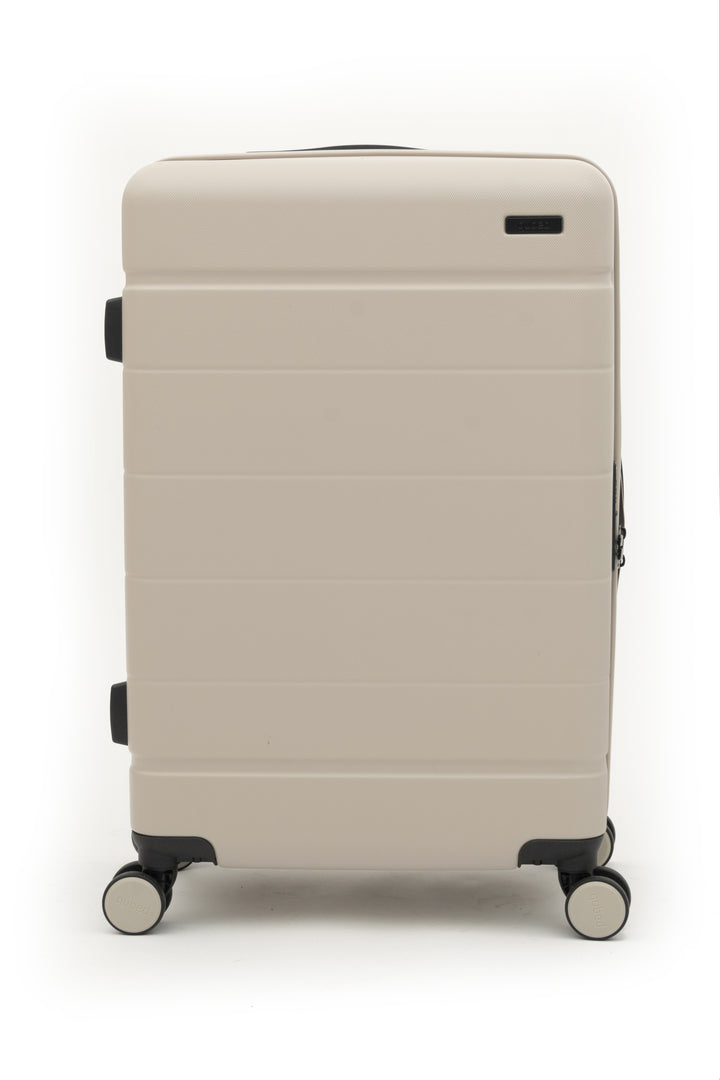 Qubed Roam 67cm 4-Wheel Medium Suitcase