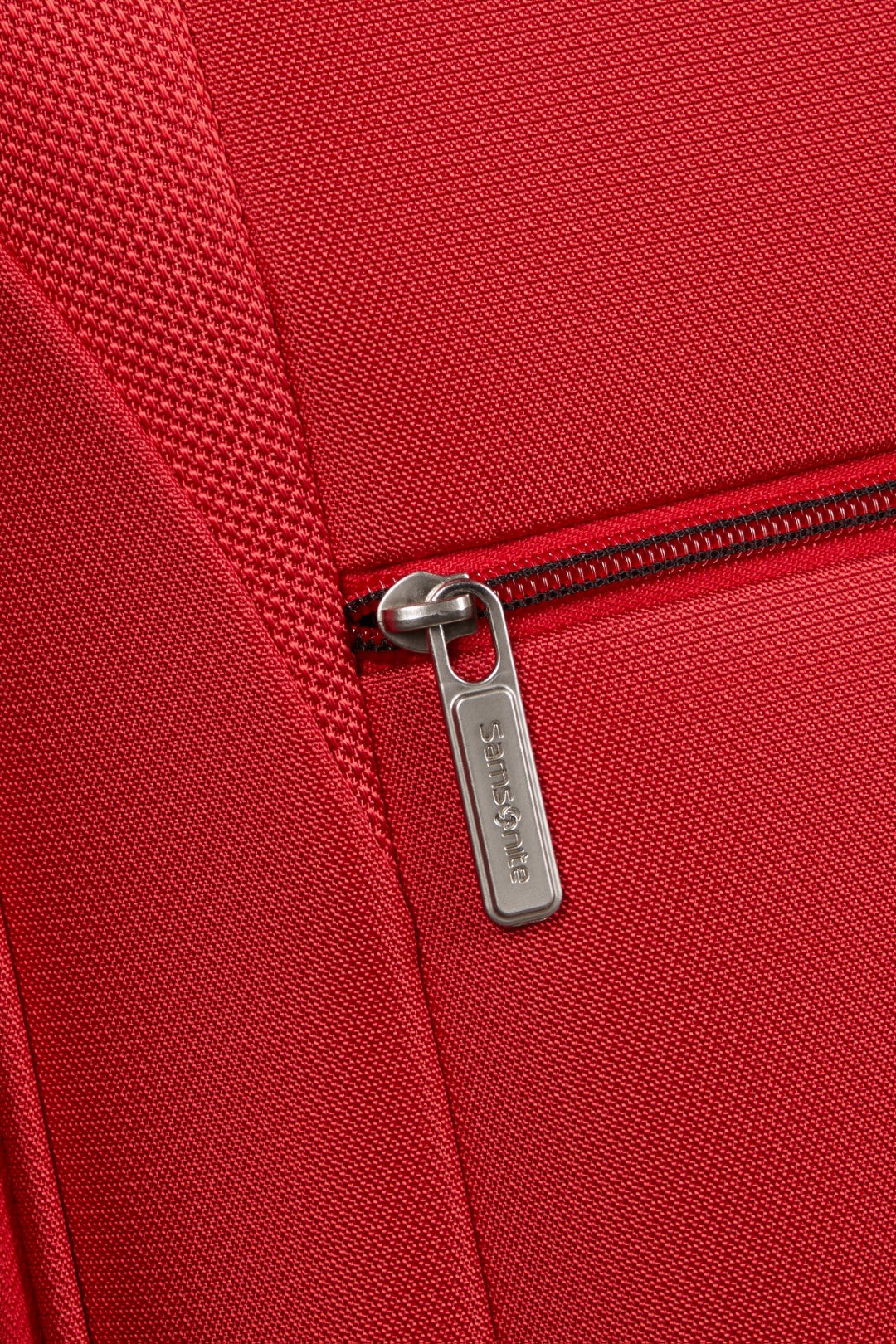 Samsonite Base Breeze 67cm 4-Wheel Medium Expandable Suitcase