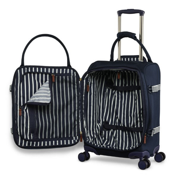 Small weekend discount case on wheels